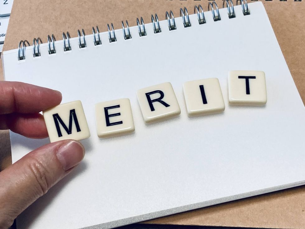 手帳とメモ帳に置かれたメリット